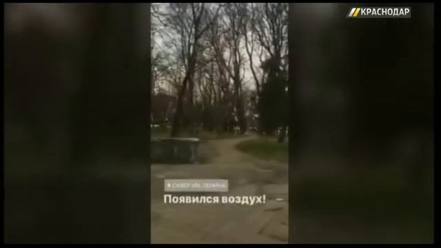 В Краснодаре возле Вишняковского сквера убрали забор смотреть онлайн