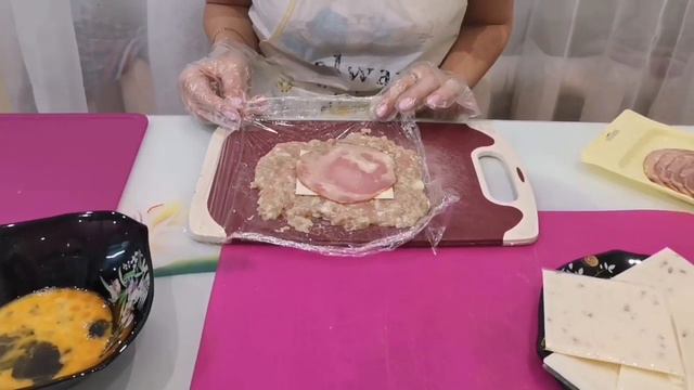 Фаршированные мясные рулетики с ветчиной и плавленным сыром смотреть онлайн