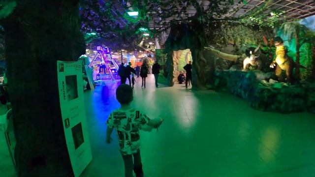 Тест GoPro 8 4k50p при плохом свете Детский центр "Динозаврия" Минск. смотреть онлайн