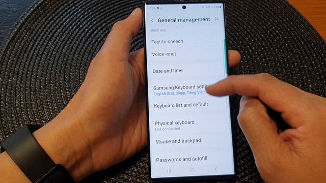 Galaxy S23's: How to Turn On/Off Underline Misspelled Words In Red смотреть онлайн