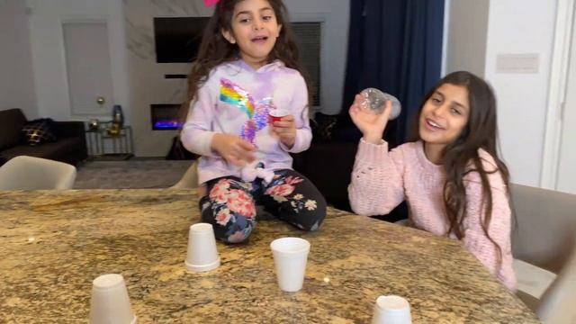 SPIN THE BOTTLE CHALLENGE!! family fun games смотреть онлайн