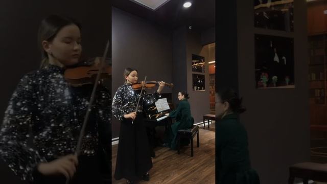 Курманкулова Амина.Усенов «Фантазия на песни Абая». Г. Венявский «Полонез ре мажор» смотреть онлайн