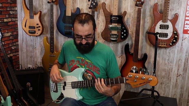Squier Classic Vibe 60's Mustang Bass - Is this Stang Squier's Best in Show? - LowEndLobster Review смотреть онлайн