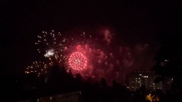 Салют в честь дня города Сочи смотреть онлайн