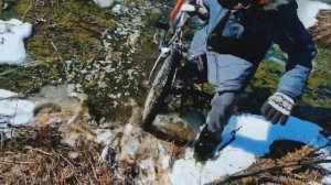 В грязь на велике. Застрял в болоте.