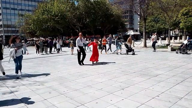 Китайская бабушка зажигает. Афины. Chinese granny lights up . Athens. смотреть онлайн