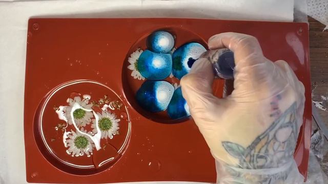 Putting flowers in resin with alcohol ink. Flower and alcohol ink coasters. Watch me resin смотреть онлайн