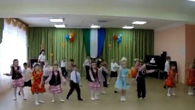 Флешмоб посвящённый дню республики.