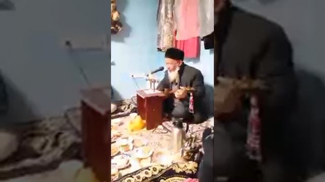 Ахрор бахши йулда колди Лакай бахши бостирди.Ahror Bahshi Yòlda Qoldi Laqay Bahshi Bostirdi.