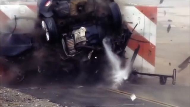 Crash Test Ford Focus 120 mph (190 km/h) смотреть онлайн