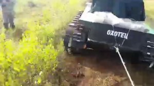 Тракторенок вытаскивает Тракторец. Вездеход Охотец. Болото