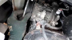 Кто издает громкий , металический шум Toyota Avensis .