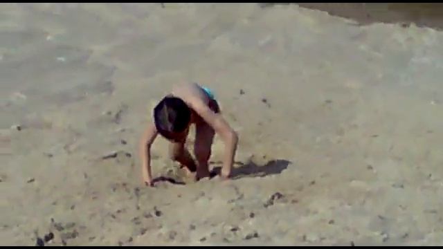 Лето, жара, река и горы песка! смотреть онлайн