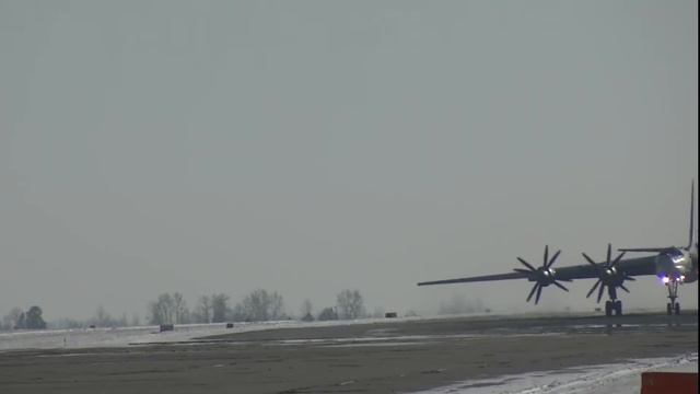 Russian Tu-95MS Takeoff