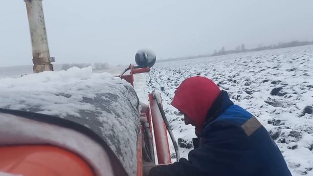 ДТ-75 Зимняя вспашка??? смотреть онлайн