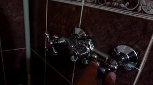 КАК ВЫКРУТИТЬ эксцентрик_ 🔨 ЗАМЕНА СМЕСИТЕЛЯ в ванной _ Блогер берётся за дело __ 21 март