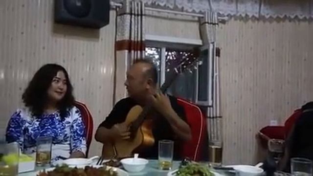 Uyghur Music - Jirla, By Yasin (Ясин, Уйгуры), Uyghur Guitarist, Urumqi, Xinjiang Uyghur, China