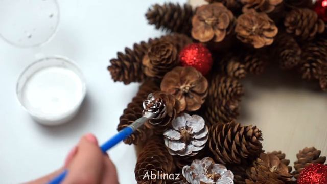 Рождественский венок из шишек своими руками ? A Wreath Of Cones ☃️ Cheap Christmasdecor