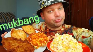 МУКБАНГ САЛАТ из крабовых палочек и курица в кляре/ОБЖОР филе пангасиуса и мясо по французски