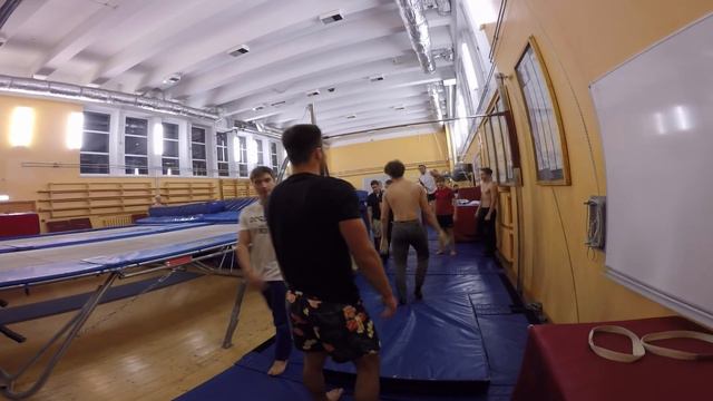 ВЛОГ-ЗАШЛИ В ЗАЛ К ТУРНИКМЕНАМ+УЧИМ ВАС, ДЕЛАТЬ ЗАДНЕЕ САЛЬТО! смотреть онлайн