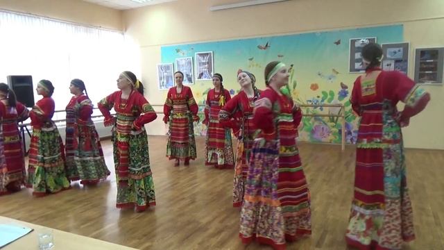 Россия, Москва, образцовый ансамбль народной песни "Маков цвет" смотреть онлайн