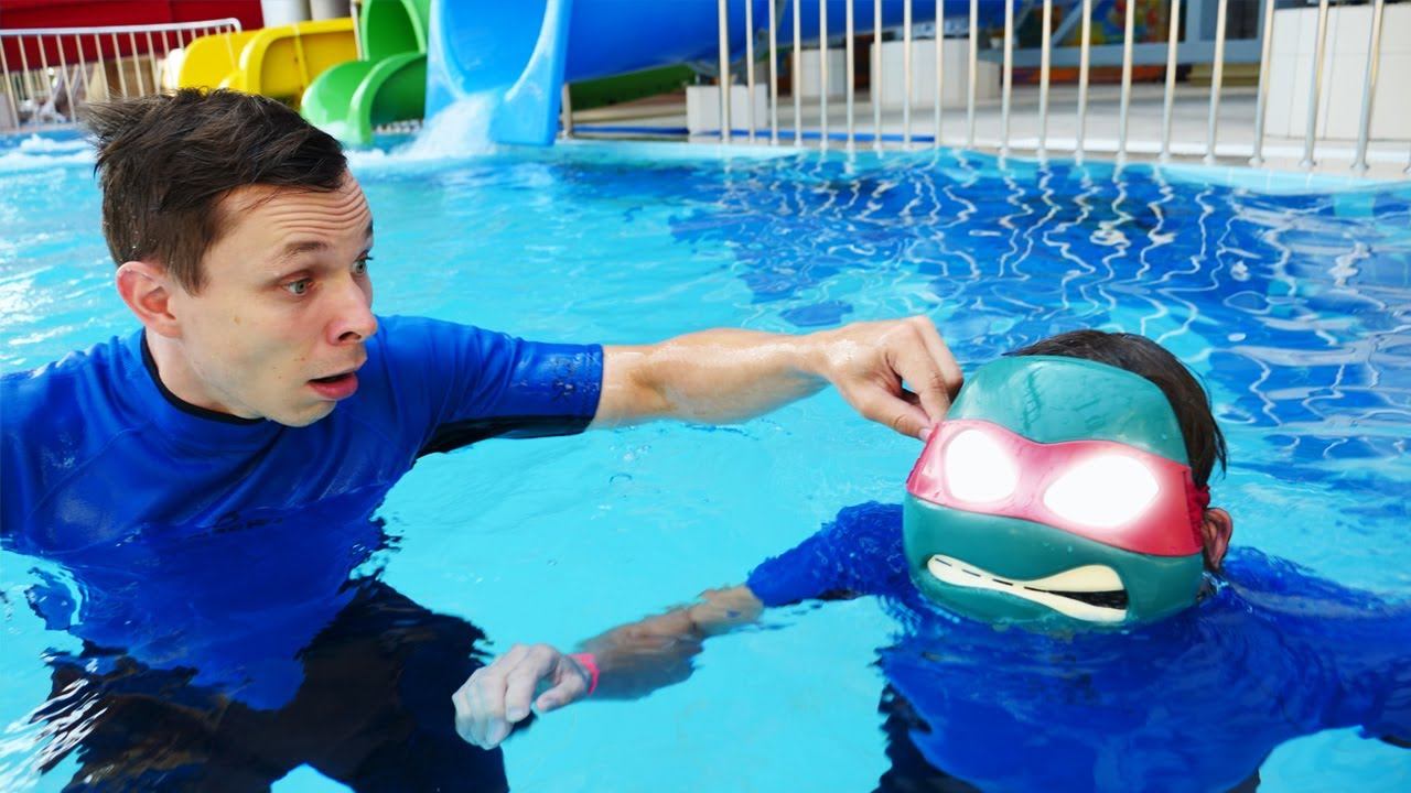 Кто главный Злодей в Аквапарке? Черепашки Ниндзя и супергерои в видео шоу Акватим. Игры битвы онлайн смотреть онлайн