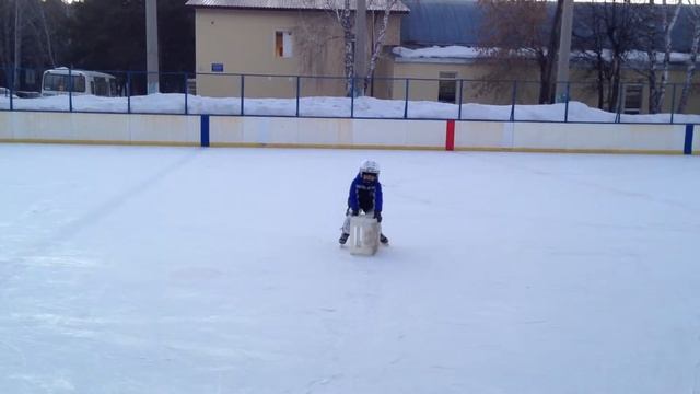 Хоккей. Первая тренировка. 3,5 года смотреть онлайн