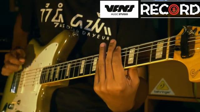 MUSE - HYSTERIA COVER USING SQUIER VINTAGE MODIFIED BARITONE JAZZMASTER смотреть онлайн