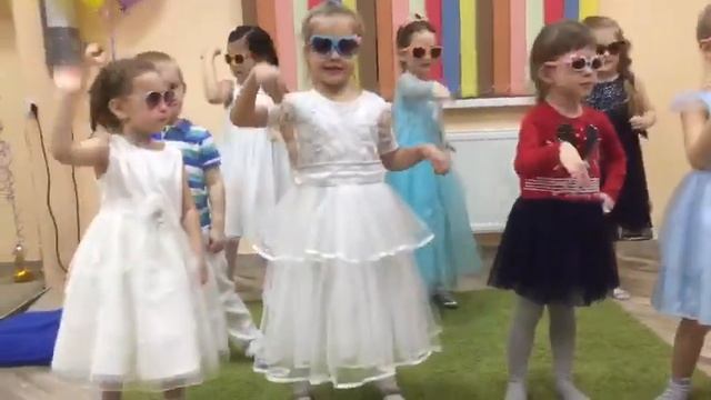 прикольный танец агентов смотреть онлайн