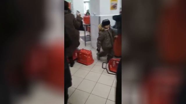 Неадекватные Дети В Общественных Местах смотреть онлайн