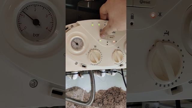 Сработал предохранительный клапан котла ariston bs ii 24 ff. В чем проблема? Проверяем ГВС смотреть онлайн