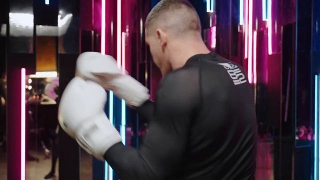Защитный жилет и макивары Bad Boy смотреть онлайн