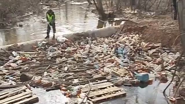 Мусор в реке смотреть онлайн