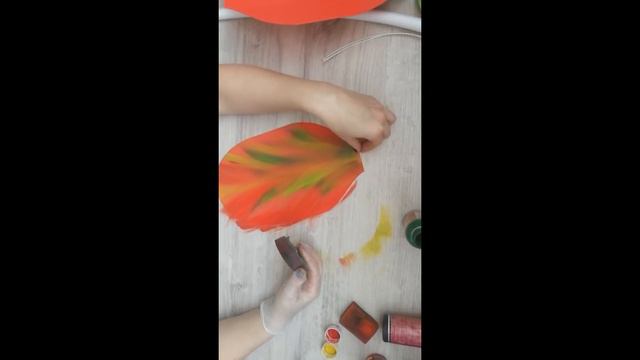 Светильник из изолона. Тюльпан. Тонировка лепестков