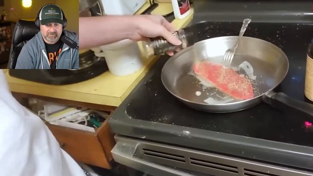 Steak Lover REACTS to Asmongold's $2 Steak Video смотреть онлайн