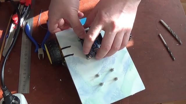 Собираем Arduino машинку на Motor Shield L293D и ИК пульте смотреть онлайн