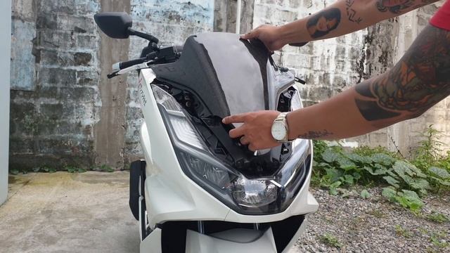 HONDA PCX 160 UPGRADE & TUTORIAL // CARBON WINDSHIELD // INSTALLATION
