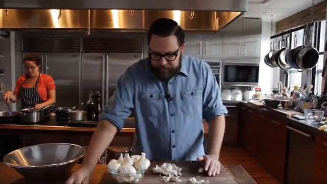 Как почистить чеснок за 10 секунд смотреть онлайн