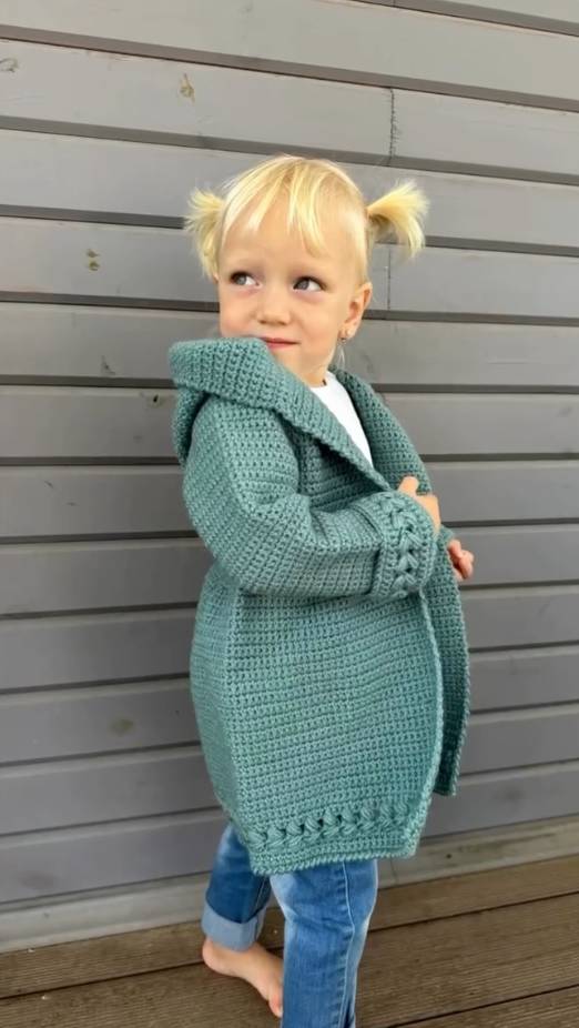 Детское вязаное пальто смотреть онлайн