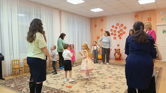 "День мамы " смотреть онлайн