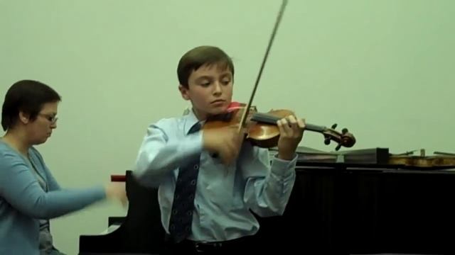 10-year old violinist plays Wieniawski's Obertass Mazurka смотреть онлайн
