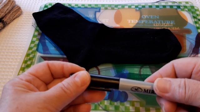 Как я сделала бюджетные блокаторы для вязаных носков своими руками из дешевых материалов. смотреть онлайн