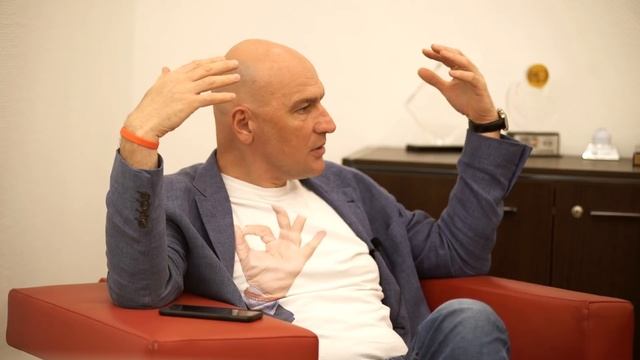 На чем стоит успешная франшиза спортивного питания? Интервью Александра Линченко Радиславу Гандапас смотреть онлайн