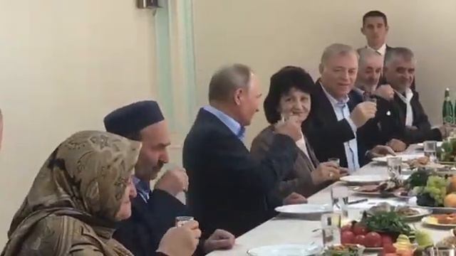 Давайте выпьем за Махачкалу теперь???? смотреть онлайн