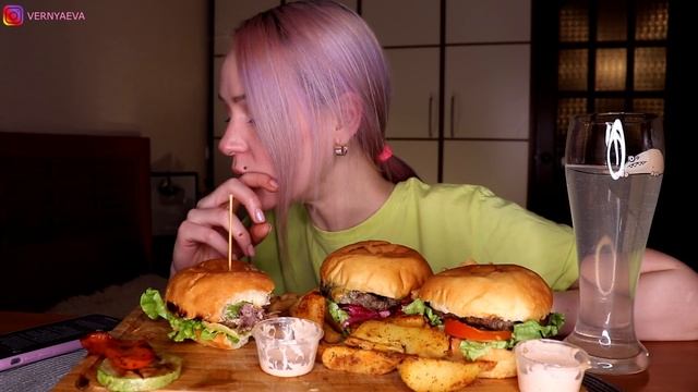 MUKBANG | Бургеры, картофель, овощи (много еды) | Burgers | не ASMR смотреть онлайн