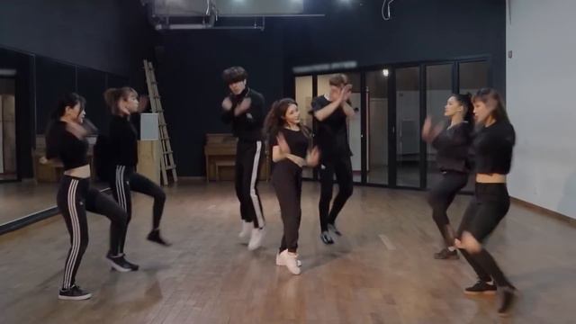 CHUNG HA (청하) - Roller Coaster Dance Practice (Mirrored) смотреть онлайн