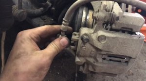 Замена переднего тормозного шланга Honda Fit