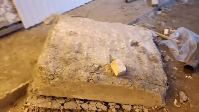 Работа на ферме в коровнике с Bobcat S175 смотреть онлайн