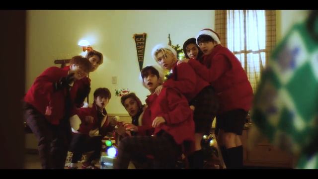 One, Two. Step out Hello we are Stray Kids. смотреть онлайн