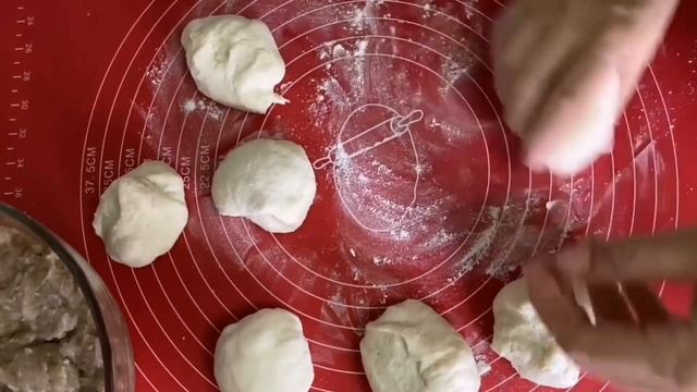 САМЫЕ ВКУСНЫЕ ДОМАШНИЕ БЕЛЯШИ С МЯСОМ/Пышные, сочные, с хрустящей корочкой / Очень простой рецепт смотреть онлайн